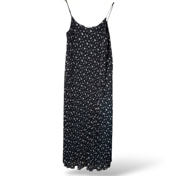 H&M Easy Care Poly Fully Lined & Pleated Throughout Maxi Dress Spaghetti Straps - Picture 3 of 10